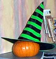 Pumpkin wearing a nifty witch hat